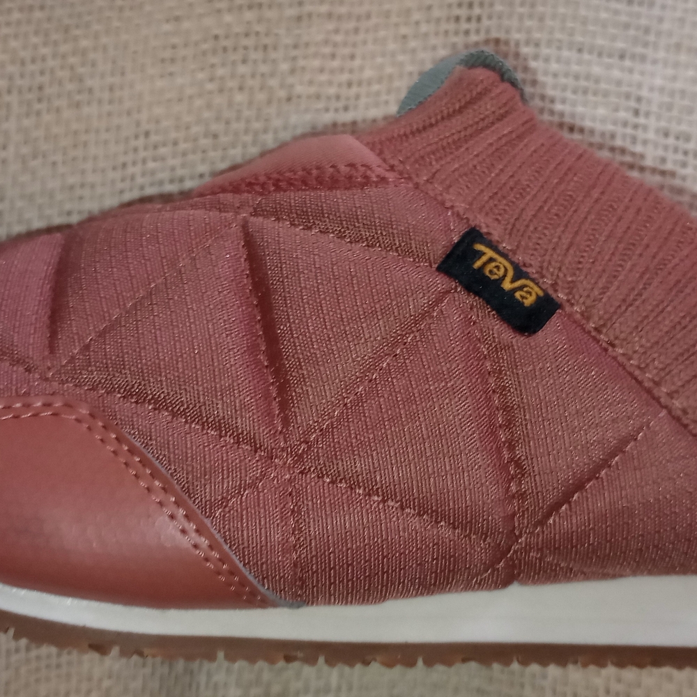 Teva Mauve/Pink Quilted Slip-On Shoes Size 9 Women's